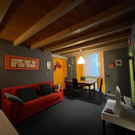 Appartamento Rainbow House Intra Esterno foto